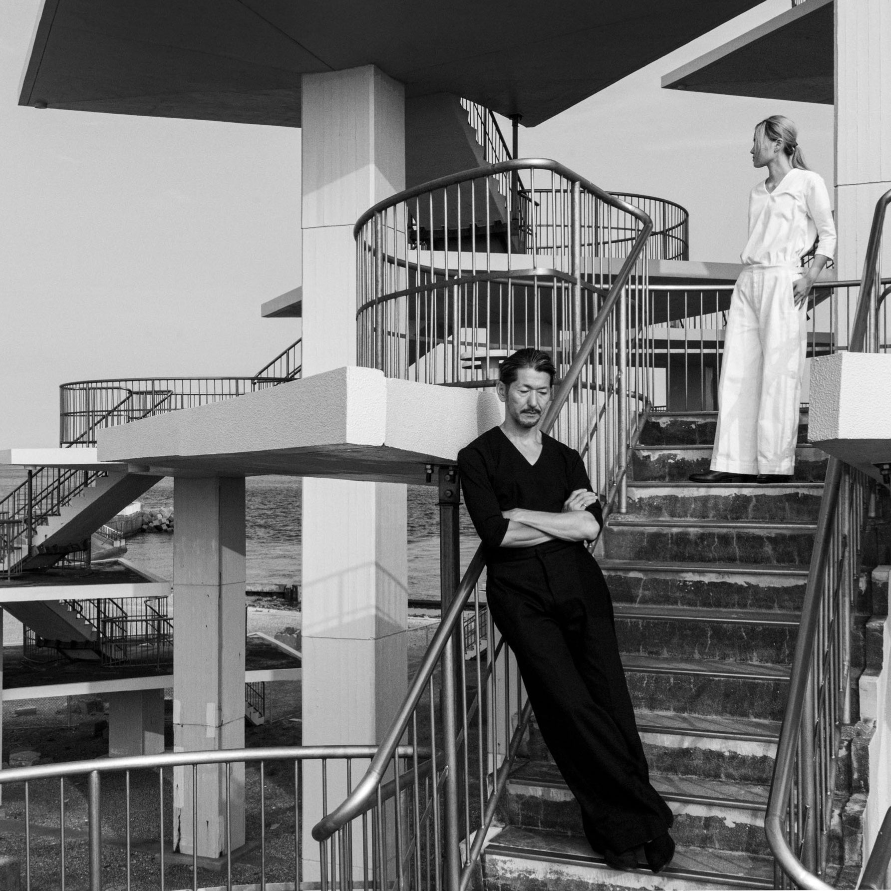 cleaveland   <br>   ”Out of everywhere”    <br> V/pullover 3/4sleeve Black