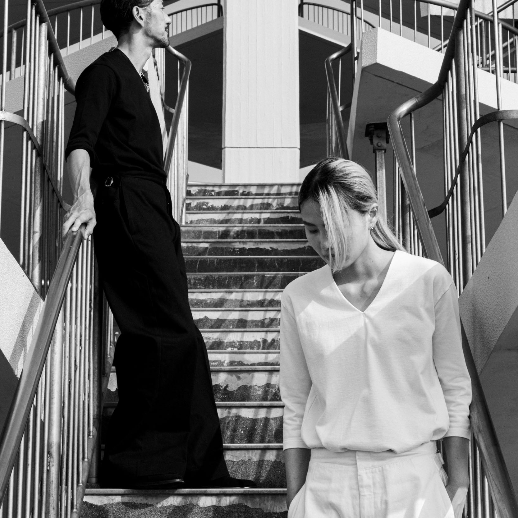 cleaveland   <br>   ”Out of everywhere”    <br> V/pullover 3/4sleeve Black