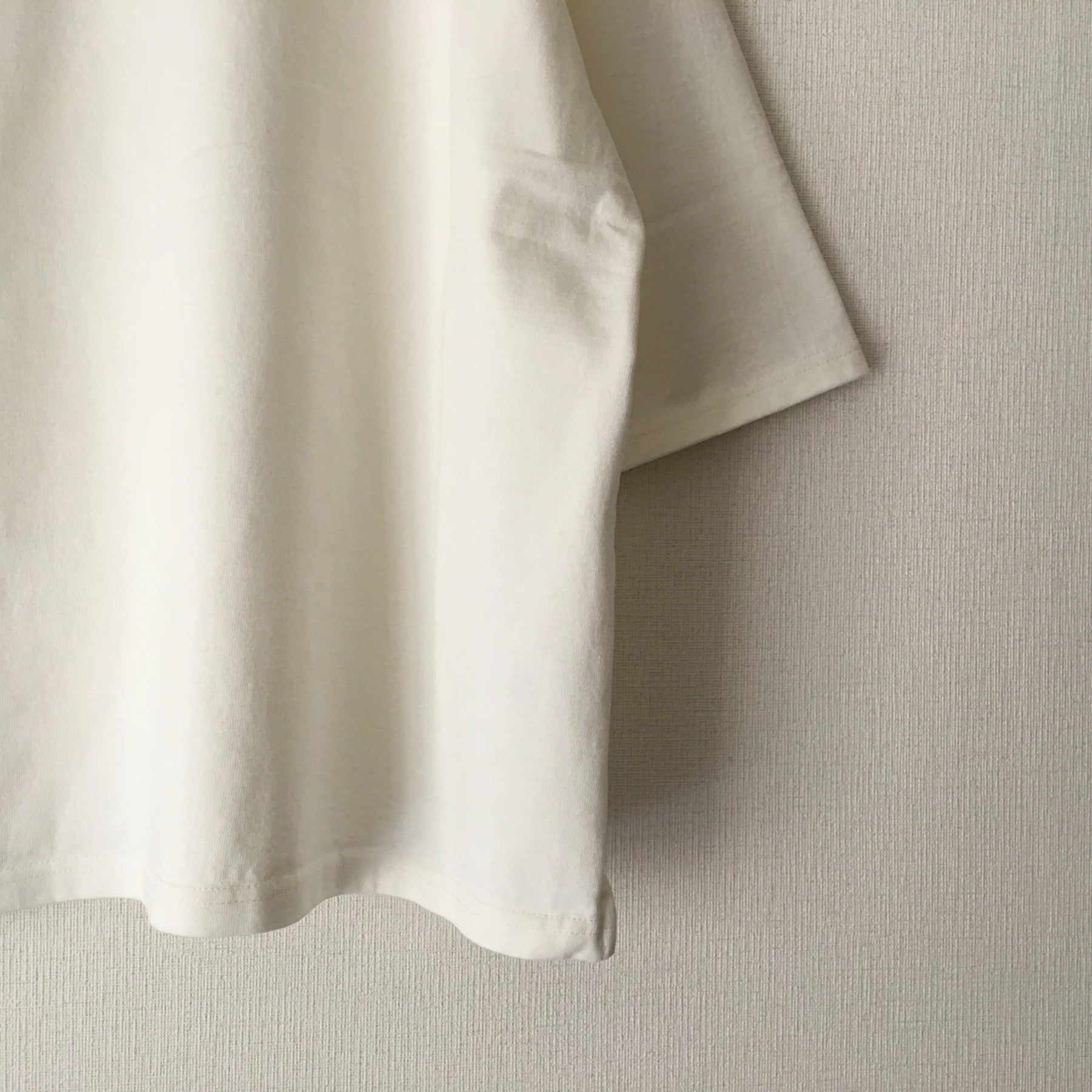 cleaveland   <br>   ”Out of everywhere”   <br> C/pullover Half sleeve Off white