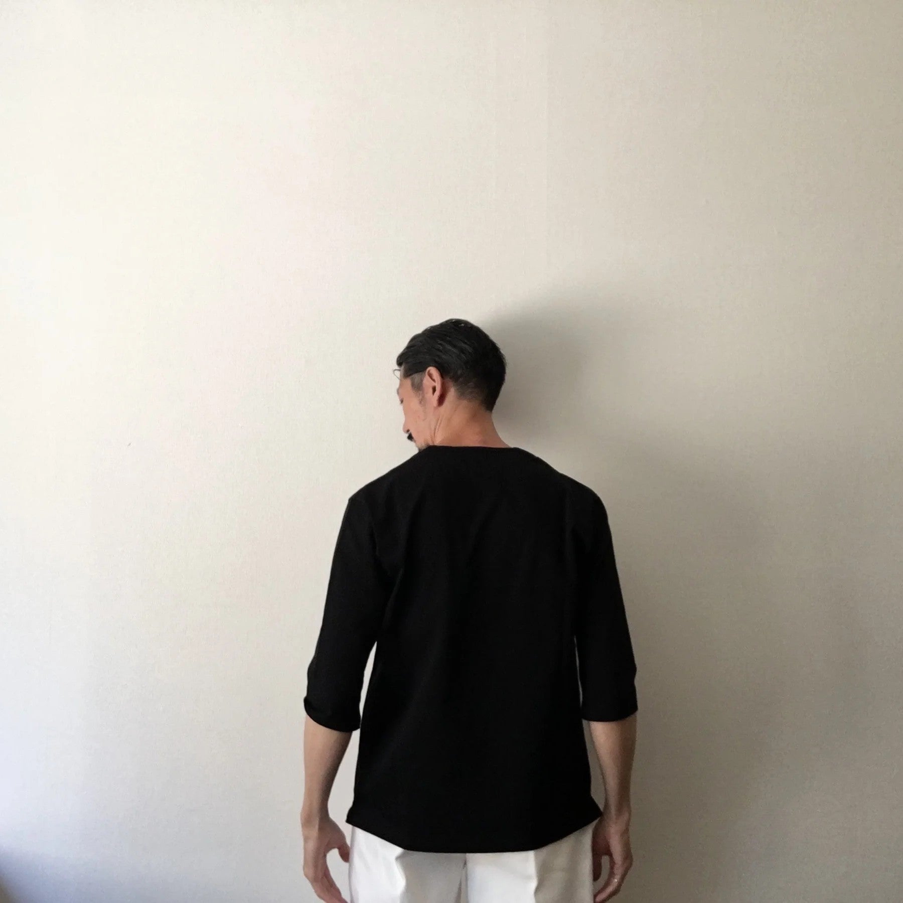 cleaveland   <br>   ”Out of everywhere”    <br> V/pullover 3/4sleeve Black