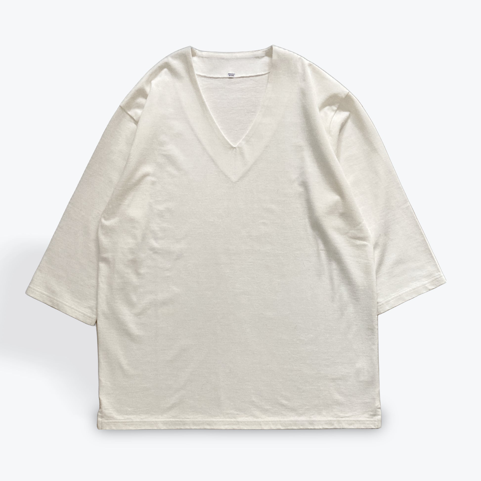 cleaveland   <br>   ”Out of everywhere”    <br> V/pullover 3/4sleeve Off white