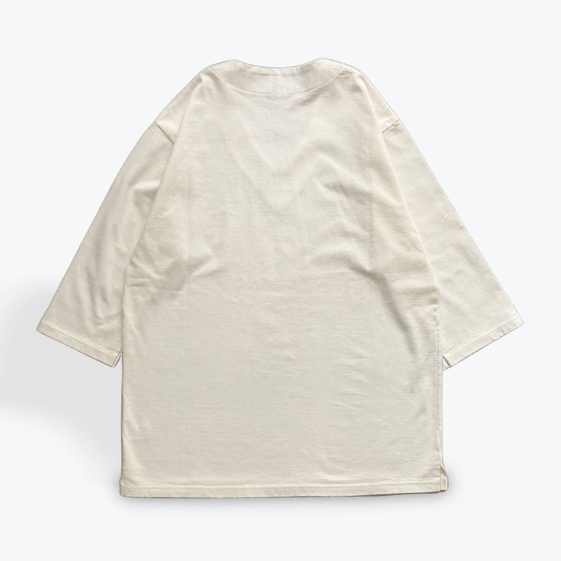 cleaveland   <br>   ”Out of everywhere”    <br> V/pullover 3/4sleeve Off white